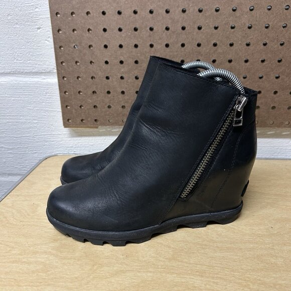 Sorel Joan Of Arctic Wedge II Black Leather Zip Bootie Shoes NL3364-010 Womens 7 - Picture 1 of 9